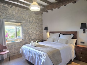 3 chambres, fer et planche à repasser, Wi-Fi gratuit, draps fournis