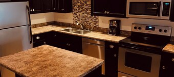Charming 2BR Retreat in Saint Paul’s Premier Neighborhood – Walkable & Serene