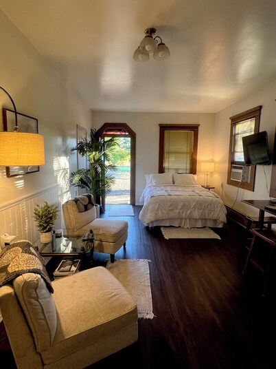 Charming cottage studio in serene environment perfect for a relaxing getaway