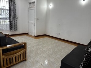 Deluxe Room | Living area
