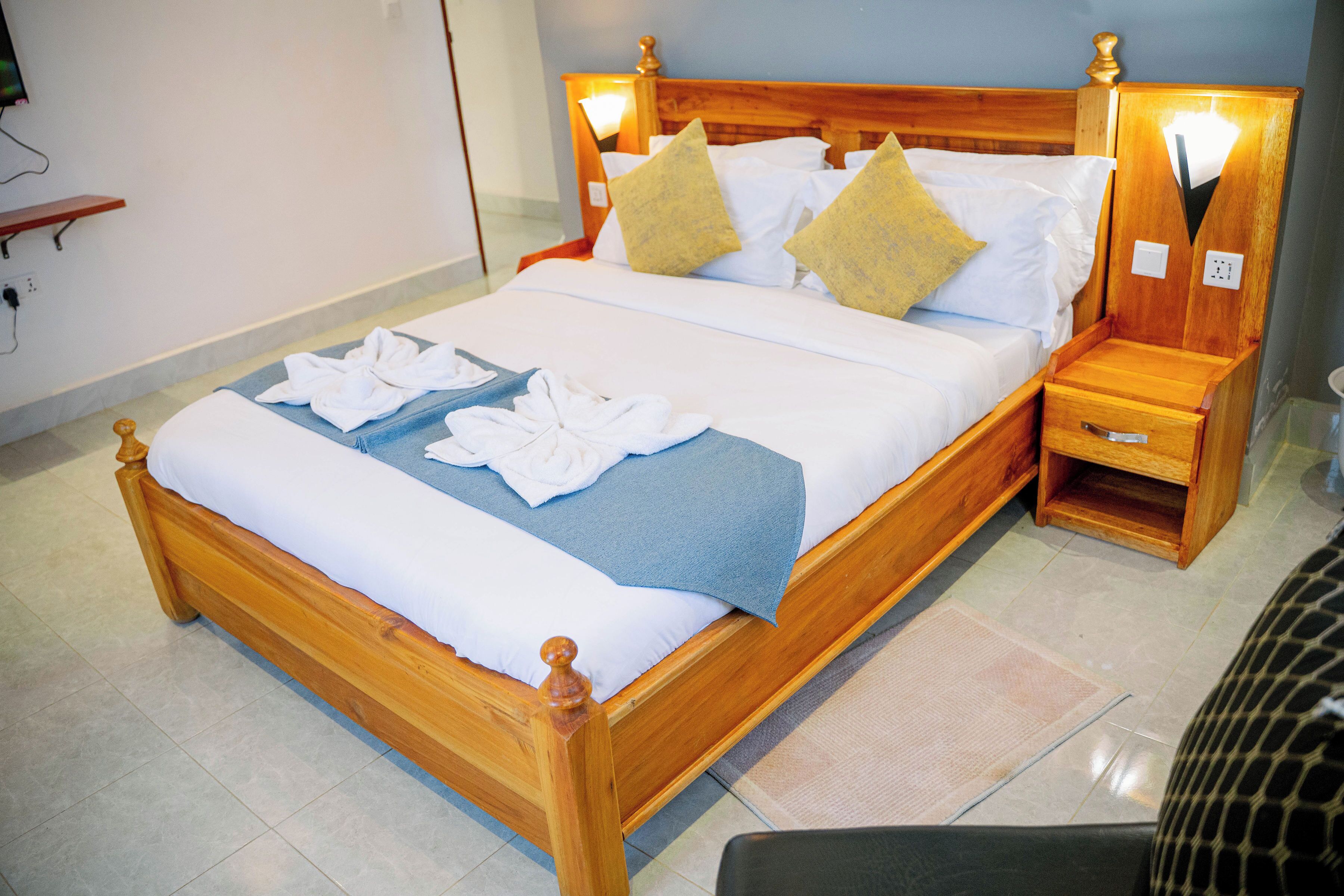 Premium bedding, Select Comfort beds, laptop workspace, free WiFi