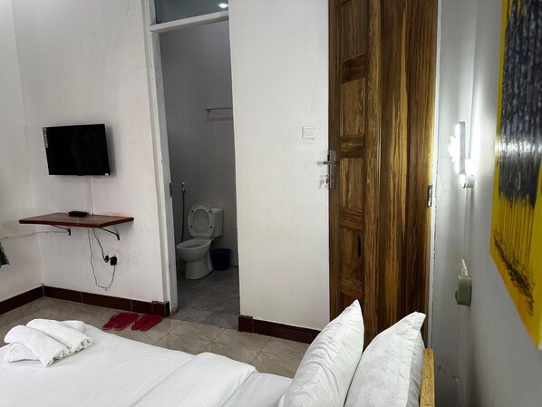 Desk, laptop workspace, free WiFi
