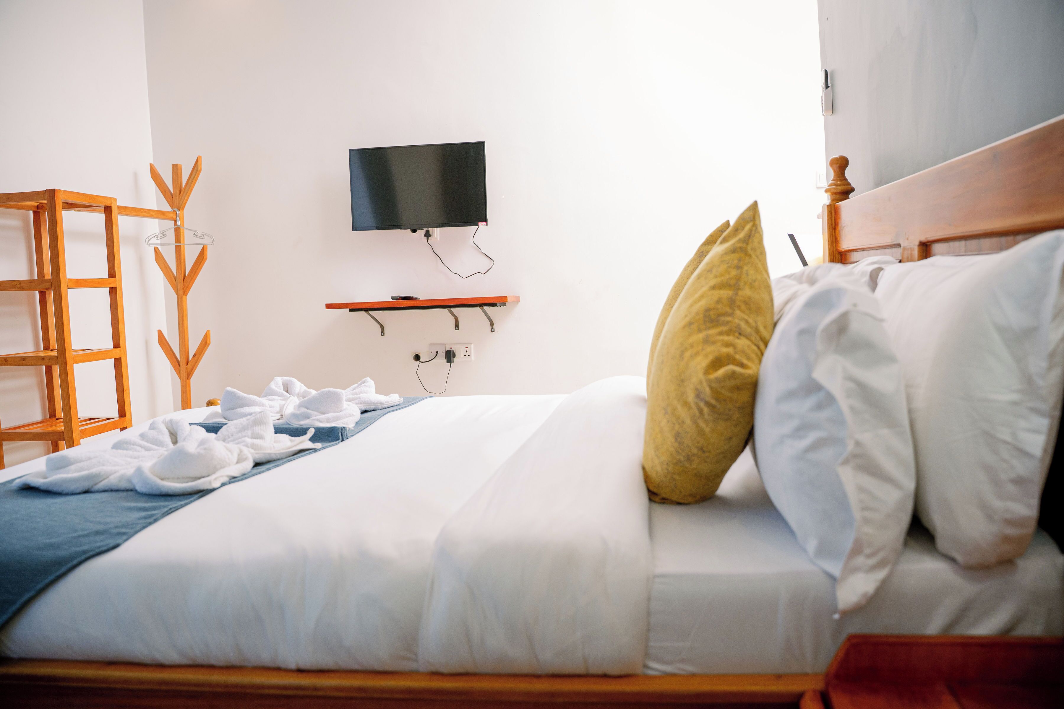 Premium bedding, Select Comfort beds, laptop workspace, free WiFi
