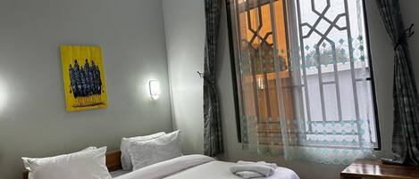 Quarto luxo | Escrivaninha, espaço de trabalho para notebook, Wi-Fi de cortesia