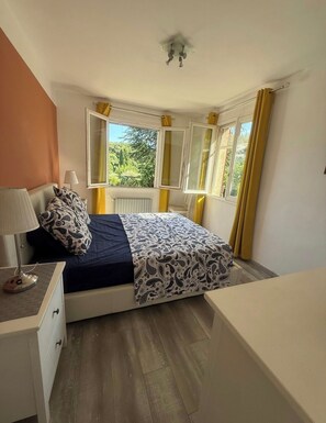 4 slaapkamers, een strijkplank/strijkijzer, wifi, beddengoed