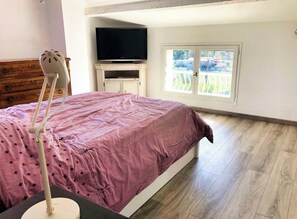 4 quartos, ferros/tábuas de passar roupa, Wi-Fi, roupa de cama