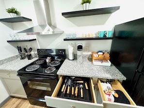 Micro-ondes, four, plaque de cuisson, lave-vaisselle