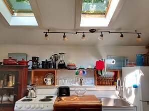 Micro-ondes, four, plaque de cuisson