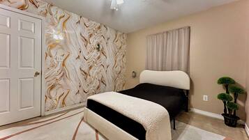 3 bedrooms, iron/ironing board, free WiFi, bed sheets