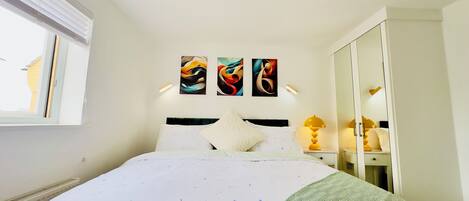 3 عدّة غرف نوم ومكواة/لوح كي وسرير سفر وواي فاي مجانًا