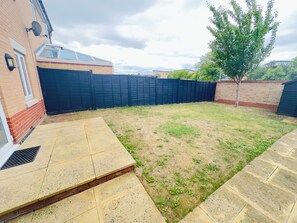 Terrace/patio - Specious & Cosy 3 Bedroom House in Colchester/pet-friendly with free parking (Colchester)