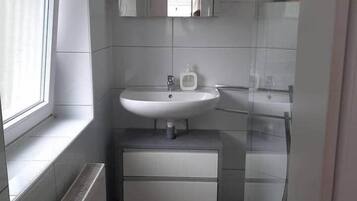 Dusche, Seife, Toilettenpapier