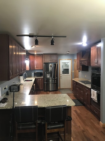 Fridge, microwave, oven, stovetop. 4 bedroom country house in Morris