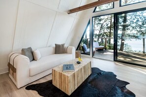 Een smart-tv en een open haard