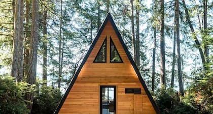 New! Cozy Waterfront A-Frame, Private Beach, Pet Friendly.