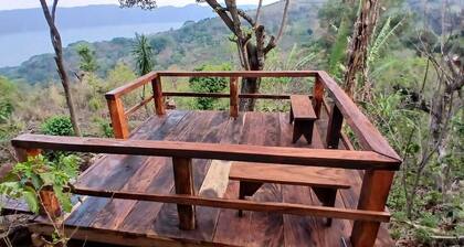 Cabin with beautiful view of Coatepeque Lake, Santa Ana to relax, AC, hot water+