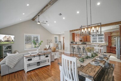 Magnolia Farmhouse • Game Room • Countryside Stay • On 4 Acres