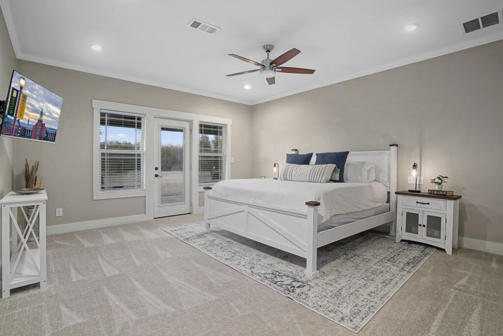 4 bedrooms, desk, iron/ironing board, travel crib