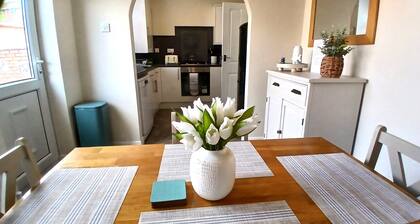 Seashells 2 Bedroom House just a 2 min walk to the Beach