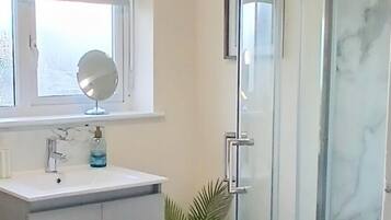 Shower, hair dryer, towels, shampoo
