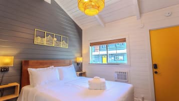 Escritorio, wifi y ropa de cama