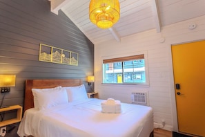 Desk, WiFi, bed sheets