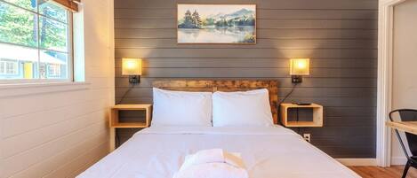 Desk, WiFi, bed sheets