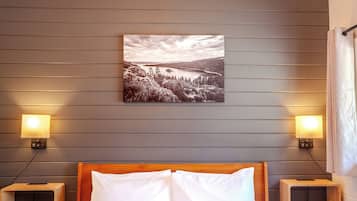 Desk, WiFi, bed sheets