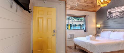 Desk, WiFi, bed sheets, wheelchair access