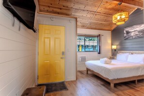 1 bedroom, desk, WiFi, bed sheets