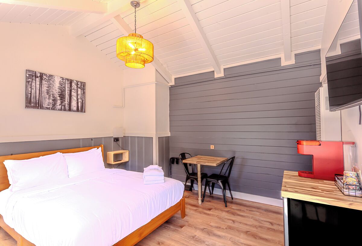 1 bedroom, desk, WiFi, bed sheets