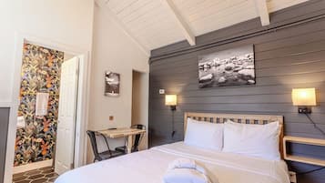 Desk, WiFi, bed sheets