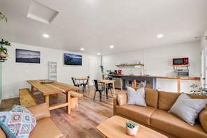 Interior - Tahoe Mountain Inn #20 (SOUTH LAKE TAHOE)