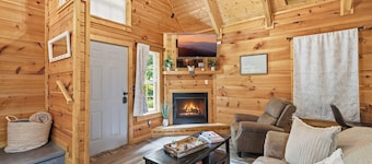 Fall SALE on all stays! Prime Location-Walk to Arts Dist.-Hot Tub-National Park