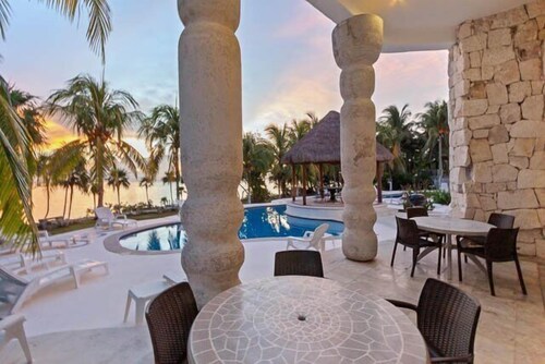 Luxurious, 3000-Square-Foot Home Right on the Water