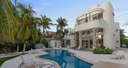 Gorgeous six-bedroom oceanfront villa