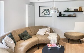 Smart TV, fireplace, table football