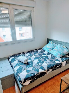 Iron/ironing board, free WiFi, bed sheets