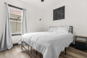 8 habitaciones, tabla de planchar con plancha, cuna de viaje y wifi