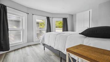 5 habitaciones, tabla de planchar con plancha, cuna de viaje y wifi