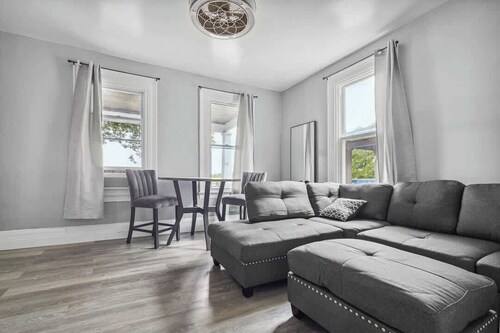 Unique 5BR,3BA minutes from the falls