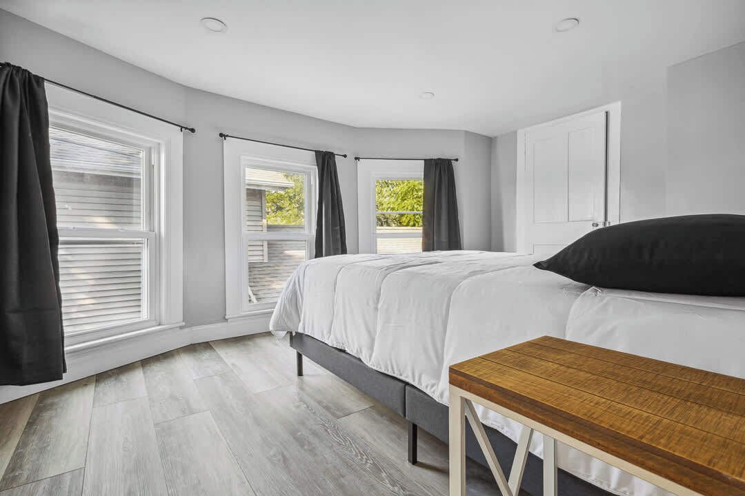 5 habitaciones, tabla de planchar con plancha, cuna de viaje y wifi 