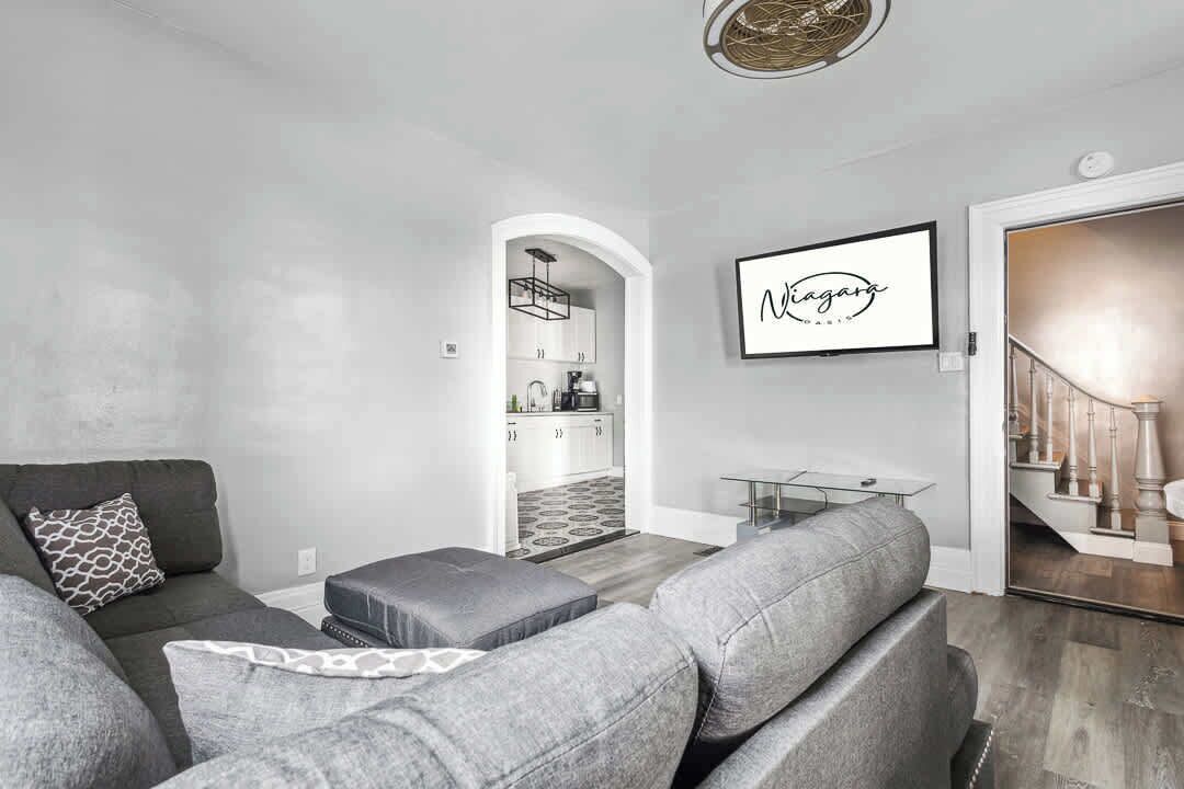 Televisión y oficina 