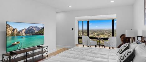 3 bedrooms, in-room safe, desk, iron/ironing board