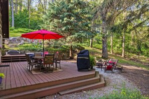 Outdoor dining - Casa Delle Storie Historic Cabin in the Highlands (Champion)