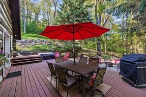 Outdoor dining - Casa Delle Storie Historic Cabin in the Highlands (Champion)