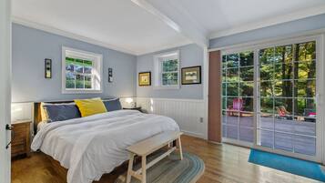 5 bedrooms, desk, iron/ironing board, free WiFi