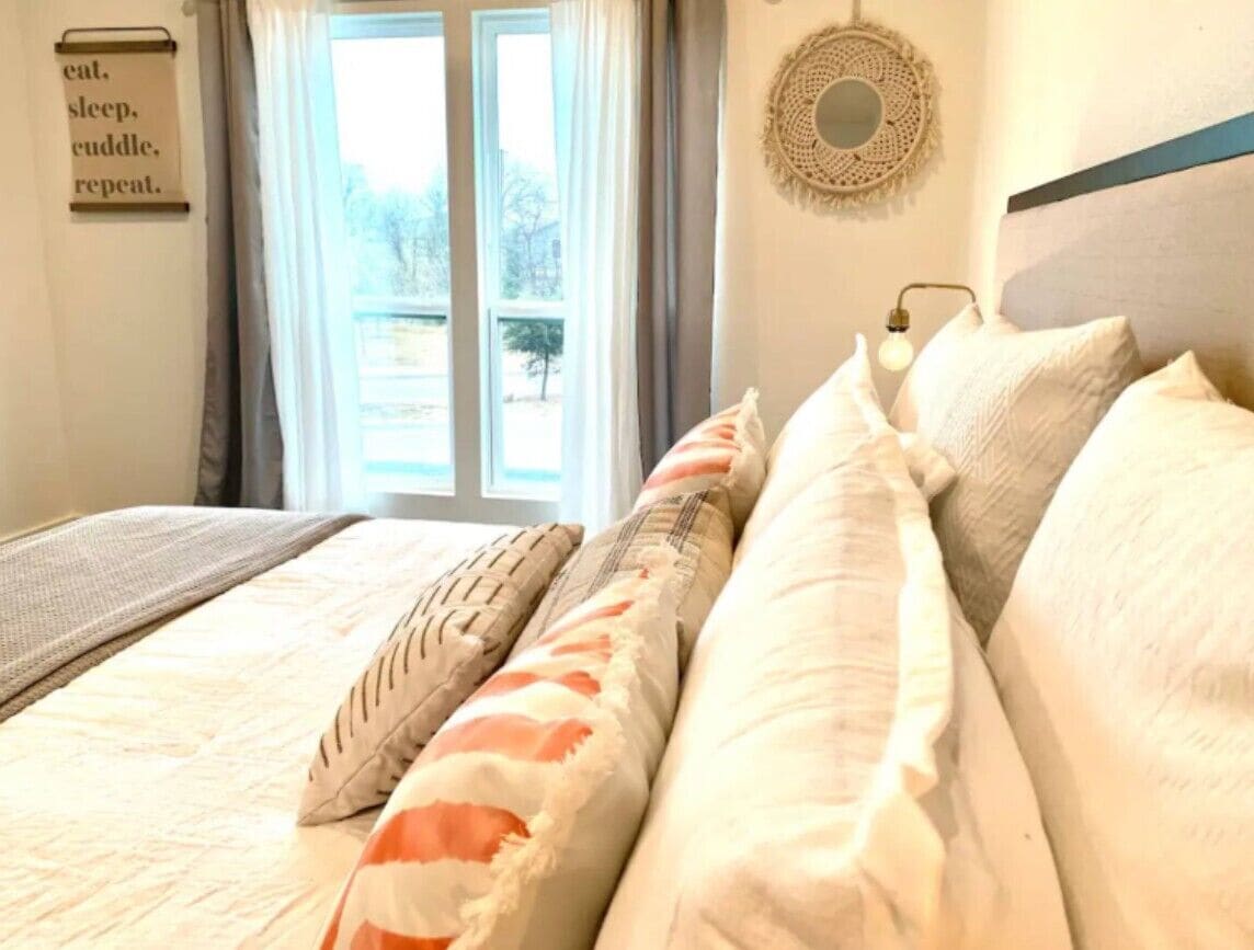 3 bedrooms, iron/ironing board, WiFi, bed sheets