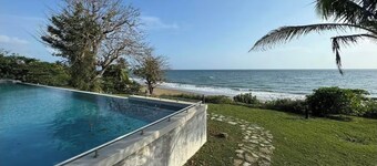 Paradise welcomes you ! Private pool & access to beach club and miles of beach !