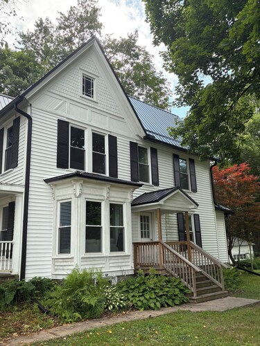 Chic Mid-Century Apartment at Otego House